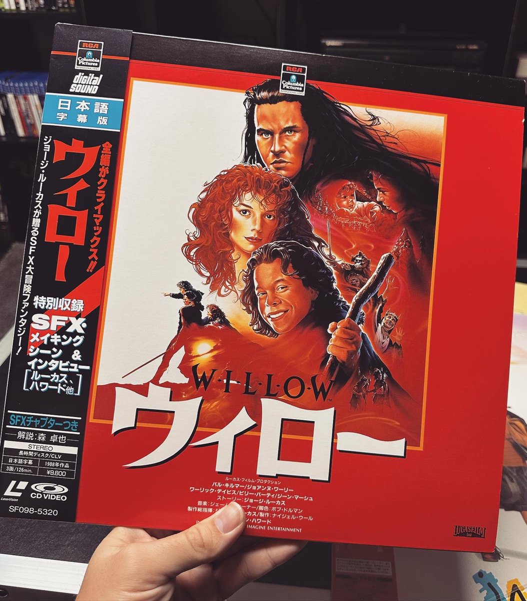 LesCollector's tweet photo. Tout juste arrivé 🤩 le coffret #blancheneige est magnifique ! Je pense en faire une vidéo un jour. Et Jack.. ce film que j’adorais quand j’étais plus jeune 🥲 #willow #robbinwilliams #snowwhite #disney #collector #laserdisc #laserdiscs #laserdisccollection #vintage #marypoppins https://t.co/tjrNWCJiBm