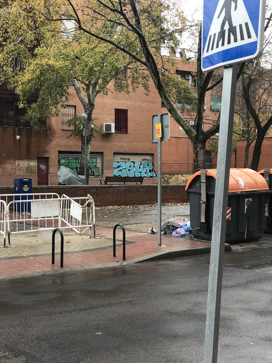 JMMoralesSa's tweet photo. Casi tres meses desde las obras del canal de Isabel Segunda y siguen sin pintar el paso de cebra en la calle Esteban Carros ¿a qué esperamos?@MADRID @DGTes https://t.co/Bq8bRn5qks