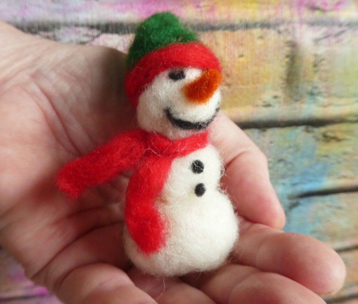 KrasnayaDolls's tweet photo. Delighted our NEW little plastic free MiniMakes needle felting craft kits have been so popular this Christmas.
Have a very crafty Christmas day!
#craft #crafty #craftkit #needlefelting #needlefelt #christmas #christmasgifts #snowman #MiniMakes #krasnayacrafts #shopindie https://t.co/kFE3HgkExf