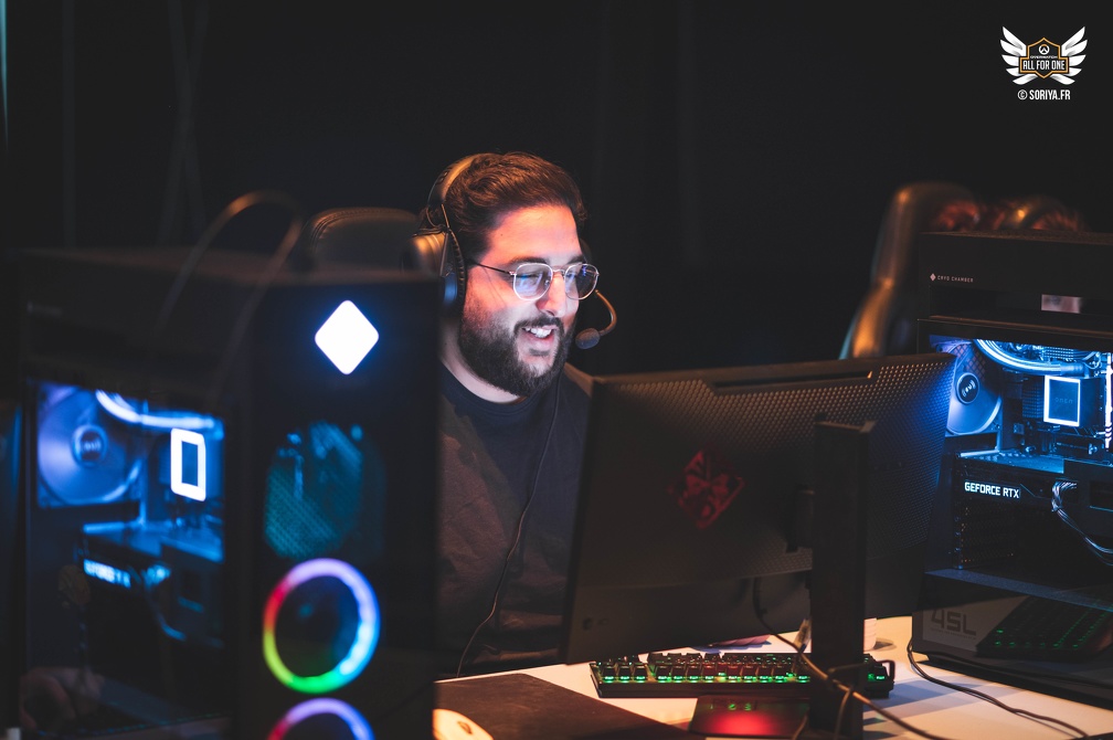 TeamPepsMAX's tweet photo. Envie de vous faire plaisir pour les fêtes de fin d'année, vous avez -10% sur toute la boutique @OMENbyHP_fr  &amp; Victus avec le code "PEPS10" 🎁🎉 

▶️https://t.co/nfh1vsA8uz

(+500 pts de SR pour tout achat avec le code de la Team Peps...offre non contractuelle) https://t.co/SVRniEByBm