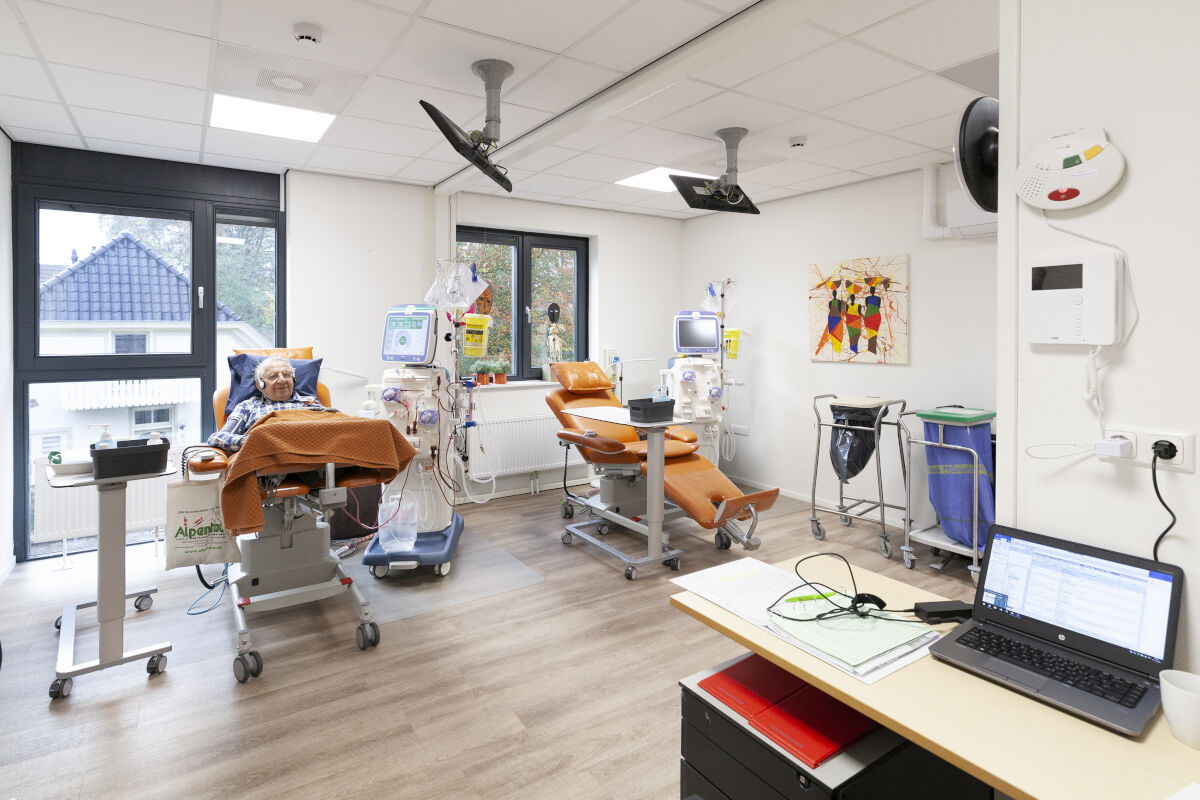 NierpatientenNL's tweet photo. Patiënt is beter in beeld als ervaringsdeskundigen worden betrokken bij de beoordeling van dialysecentra
Het pilotproject Patiëntenparticipatie bij visitatie dialysecentra was een succes: patiëntenparticipatie heeft meerwaarde bij visitatie.
Meer weten? https://t.co/guC2JWquGf https://t.co/QJx5yoVWAZ
