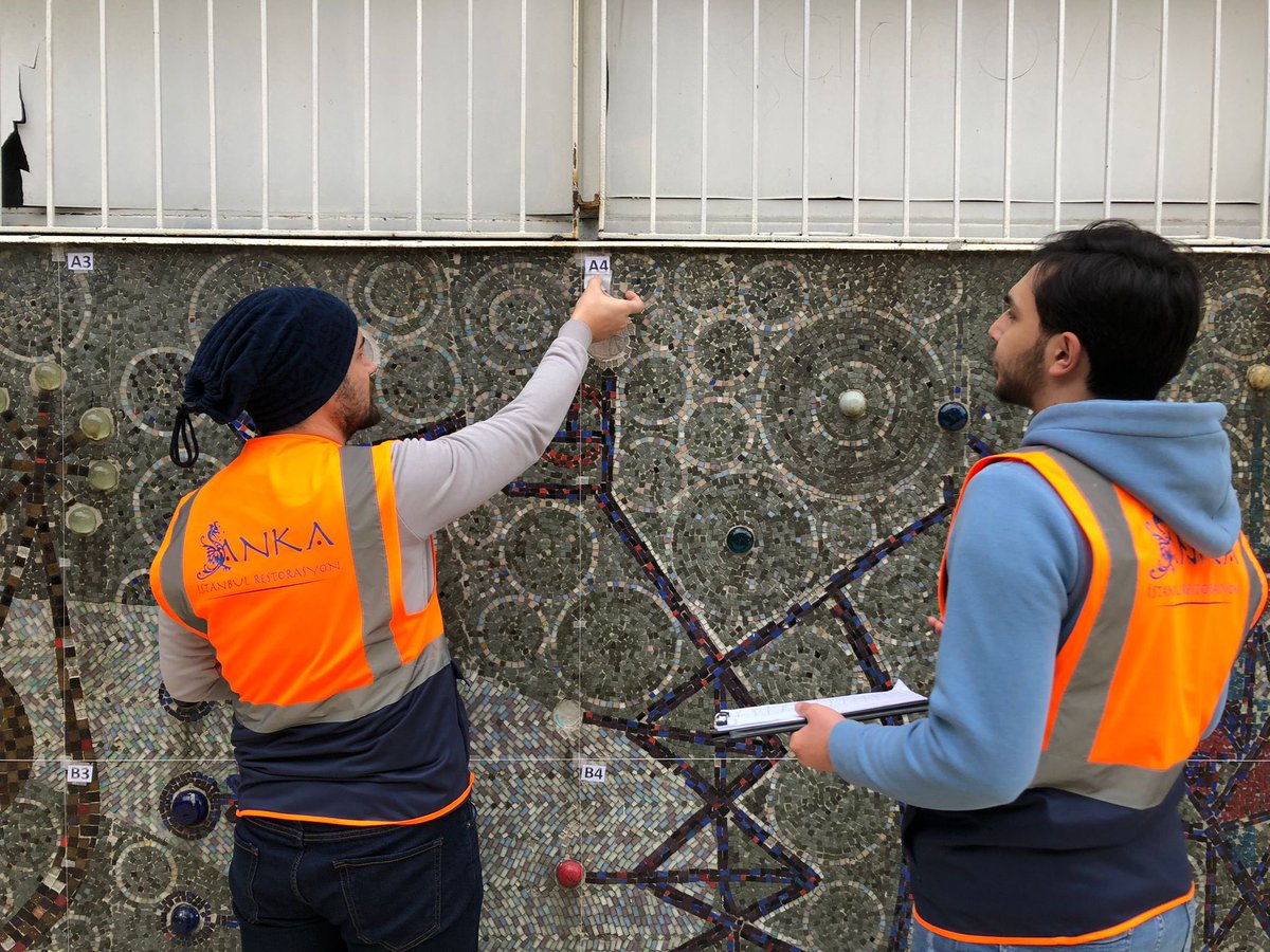 imcsanat_msgsu's tweet photo. #İMÇ 1. blokta bulunan, #BedriRahmiEyüboğlu imzalı mozaik panoda çalışmalara başladık. Bozulmalar ve eksik parçalar detaylı olarak belgelendi. 

#imcsanateserleri 
#sanateserlerikorumaaltında 
#msgsukvko
#konservasyon
#restorasyon
#mosaic #artwork https://t.co/MyxJ6pWpbz