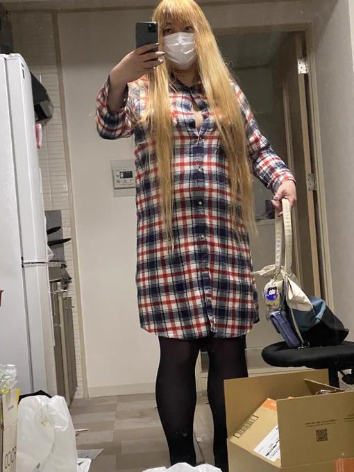 男子ってこういうボタンがとまりきれずにチラ見えするのが好きなんでしょ 