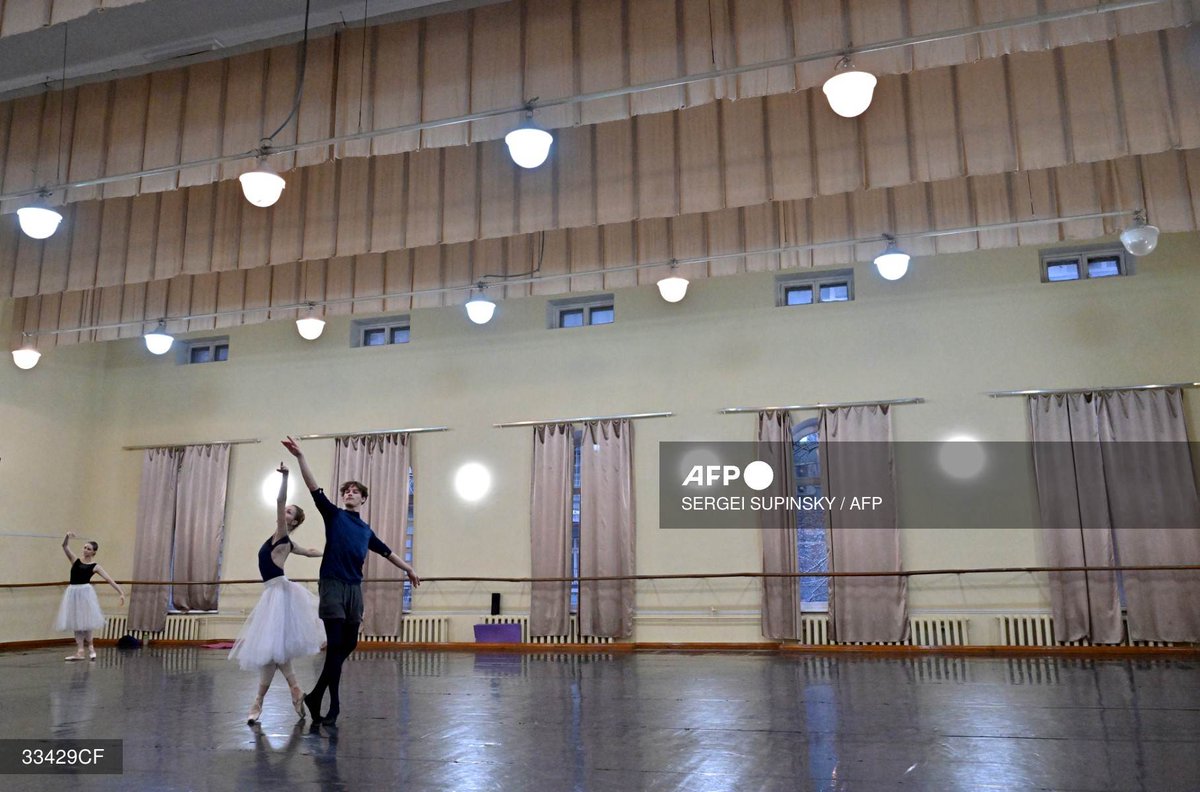 AFPphoto's tweet photo. #Ukraine 
Ukraine's ballerinas defy war woes with Paris shows
📷 Sergei Supinsky 
#AFP https://t.co/Mpc2rg8Tsr