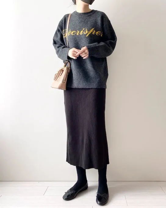 【ニコアンド】1枚でしっかり暖かい!レトロかわいい「快適ニット」冬コーデの一軍入りだわ…!ニコアンドの「ロゴニット」がレトロかわいいんですシンプルなボトムスと合わせるだけで映える、英字ロゴ入りのセーター。保温性ばつぐんの厚手のニットですよ〜! 