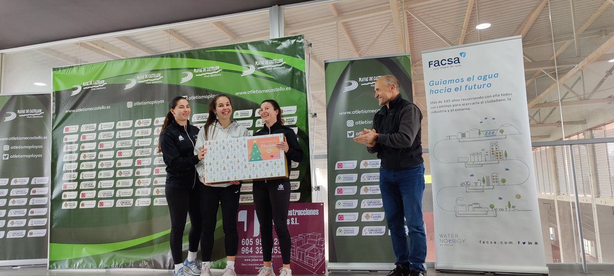 AutosVives's tweet photo. Entrega de trofeos de la primera edición del Trofeu de Nadal Facsa organizado por el @atletismoplayas ¡Enhorabuena a todos los participantes!

Autos Vives con el #deporte 

#atletismo🏃 #deportistas #trofeos #navidad2022 #Autobuses #autocares #autosvives https://t.co/hUgjGNjQNw