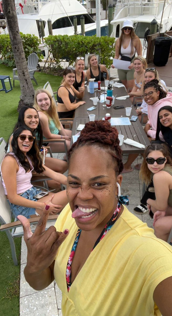 MsGHodges's tweet photo. This picture right here sums up the week. Nice mixture of business and pleasure with a great group! Now for our much needed break……..
#CSMbasketball
#cruzinclassic
#basketballfamily https://t.co/PUyrywf9QL