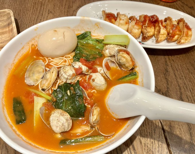 ボンゴレ麺(大)味玉つき
チーズ包み揚げ(半分)
紅茶シフォン
コーヒー

昨日夕飯食べなかった分+今日の昼夕間食分+ウォーキング10Km超えでオーバーカロリー分を叩き潰して標準圏内に収めるアクロバティックチートデイしたら元気出てきたので動きますね 