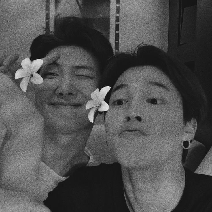 dotCorvin's tweet image. ————
           ——•—— Miss you. @lev1nee