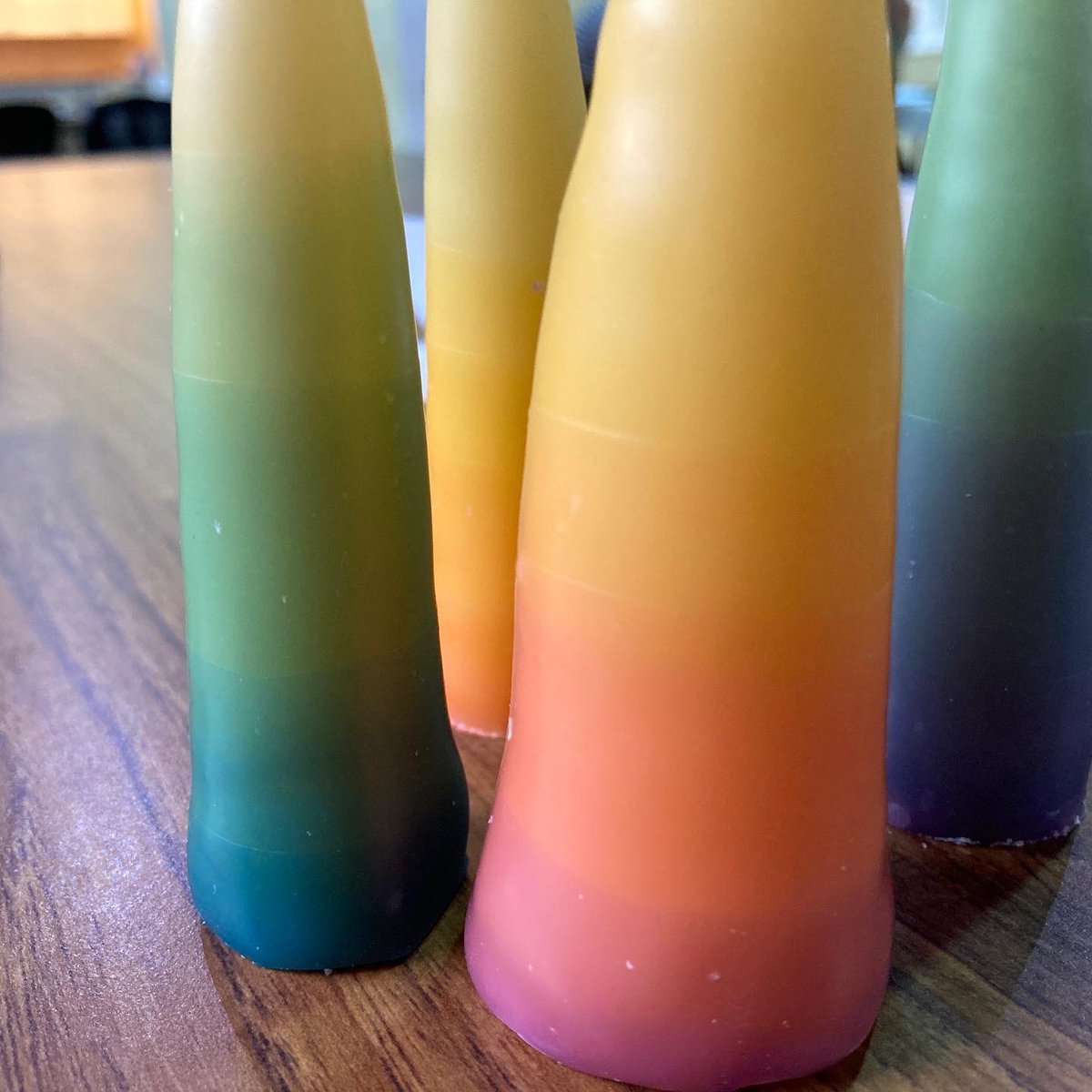 Craft_Workshops's tweet photo. What better way to wrap up our crafting year than enjoying a creative day making festive candles for gifting, or perhaps for keeps!Here are just a few photos of their craftiness...
#tlpcraftworkshops #candlemaking #craftcourses #crafting #candles #newskills #waxcrafts https://t.co/HuIv7UkMzj