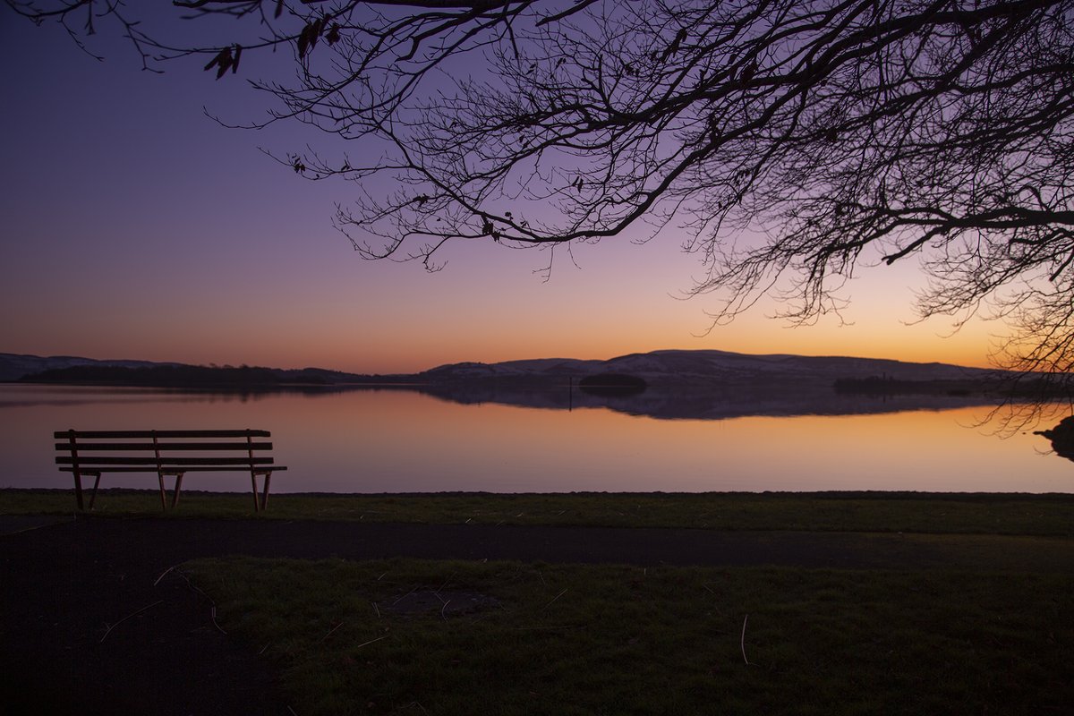 Nature is providing a fab Christmas light show in the East Clare village of Mountshannon this Christmas. Lough Derg provides incredible photo opportunities this time of the year, from purple dawns to fiery sunsets. 

Time for a road trip? 

#IrelandsHiddenHeartlands