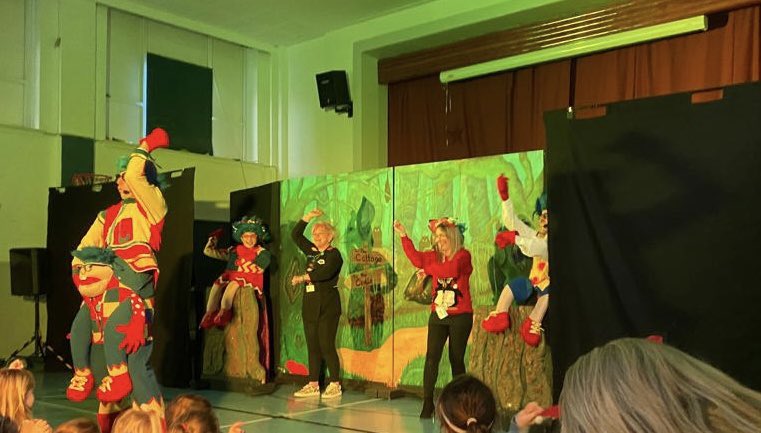Quarryhill Primary School (@quarryhillp) on Twitter photo The children were so excited to watch Snow White this morning. Thank you to <a href="/MandMTheatrical/">M&M Theatrical Prod</a> for another excellent performance 🎭 The children were so excited to watch Snow White this morning. Thank you to <a href="/MandMTheatrical/">M&M Theatrical Prod</a> for another excellent performance 🎭