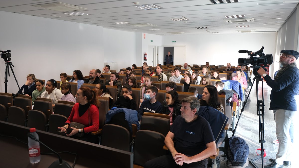 MotrilCamara's tweet photo. ✅La @MotrilCamara participa en la presentación del proyecto @ecopuertos en el Centro de Desarrollo Turistico de #Motril

👉Los 14 centros educativos participantes nos muestran hoy sus conclusiones sobre el estudio de residuos de las playas de la #CostaTropical https://t.co/0ErOHLw9z0