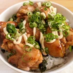 フライパンひとつでできる!簡単「バター照りマヨ丼」。