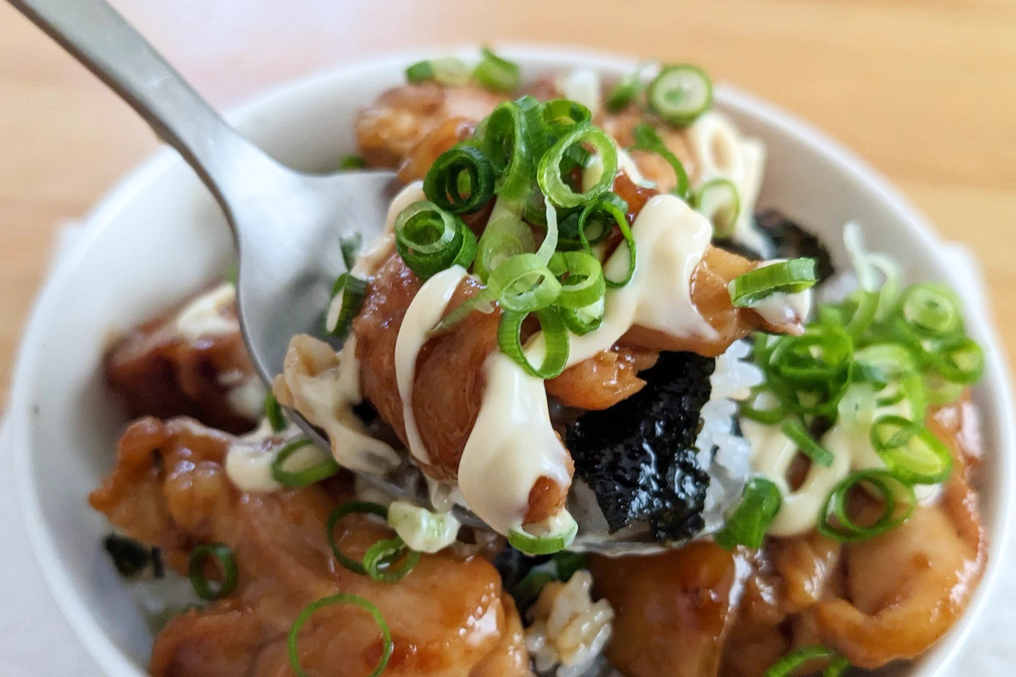 フライパンひとつでできる！簡単「バター照りマヨ丼」。