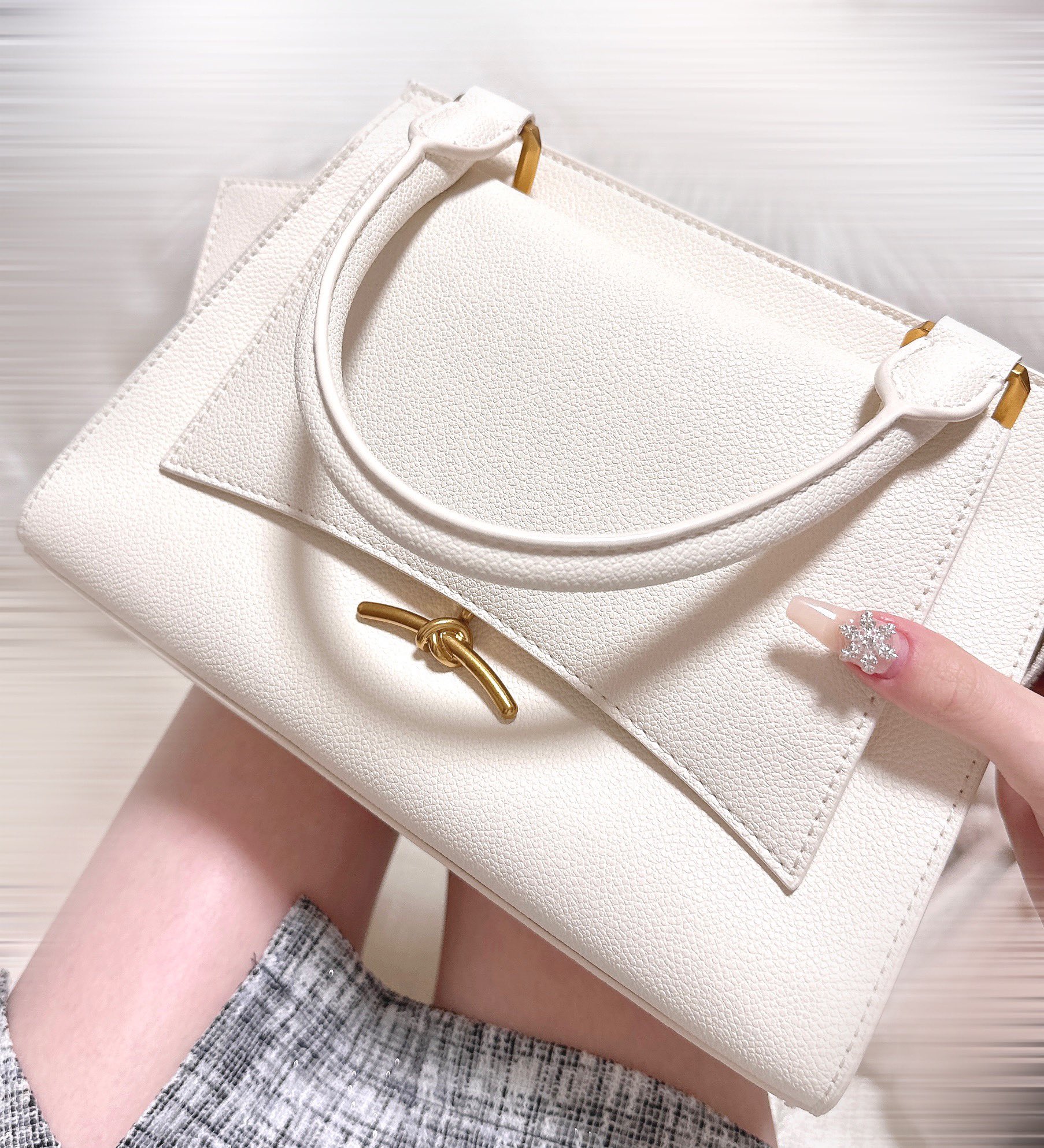 CHARLES & KEITH ハクスリートラペーズ トートバッグ Black