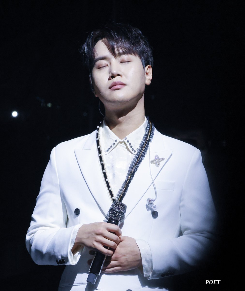 ✒221218 [LA POEM SYMPHONY 부산]
✨ 천사님 날개는 어디에 두고 오셨나요 ( ͡° ͜ʖ ͡°)