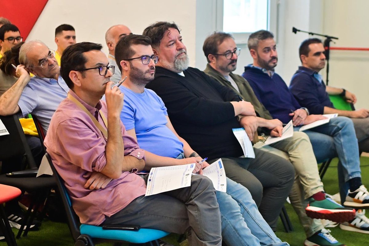 ClimathonGC's tweet photo. 👉🏻Jurado Climathon atentos a las exposiciones de los hackers y realizando las preguntas oportunas a los equipos.
📸 @yaizasocorro
#climathonGC #Climathon2022 https://t.co/dNQp9jJpV5