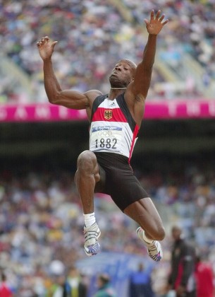 ComCelebrations's tweet photo. Great birthday to Kofi Amoah Prah!
German-Ghanaian long jumper Kofi Amoah Prah was born in Accra, Ghana, on December 20, 1974. https://t.co/7TtYV81tFW wishes you a delightful birthday.📉📊💫💫🍰🍾🇬🇭🔥⚡️ https://t.co/eqF7Zoxcwc