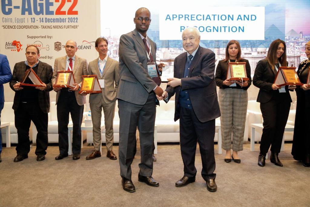 sntvnews1's tweet photo. Eng. @MohAhmedBlack, a Board member of @SomaliREN, and the president of @JamhuriyaUniv in #Mogadishu attended the e-AGE22 conference organized by @ASRENorg in #Cairo, #Egypt. He presented the SomaliREN's experience in building Somali Research & Education Repository. #eAGE22 https://t.co/A48uFDiIij