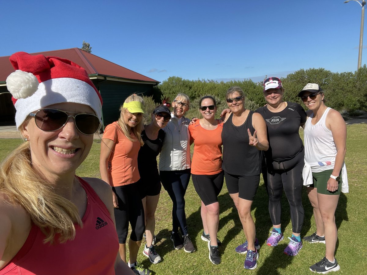 RunwithKat_'s tweet photo. #selfieinasantahat for the #runchathunt Our Run Crew Christmas Run @therunchat 

#run #runner #running #womenrunning #runcoach #runningcoach #successinsmiles #runchat https://t.co/sQ5DBfSWoS