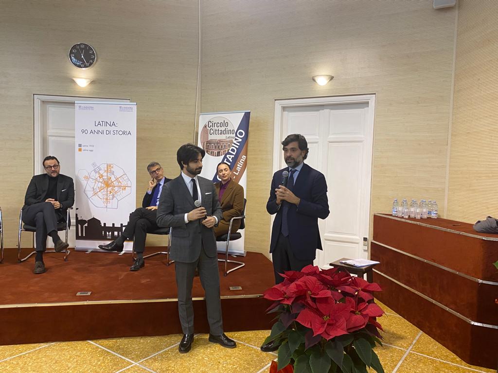 🗣️ "Oggi abbiamo conosciuto meglio la storia di #Latina attraverso esperienze imprenditoriali di valore: noi #giovani #imprenditori vogliamo continuare a guardare al #futuro anche attraverso la storia delle #aziende" <a href="/Corrado84/">Corrado Savoriti</a> 

#20dicembre <a href="/GGIUnindustria/">Giovani Imprenditori Unindustria</a>