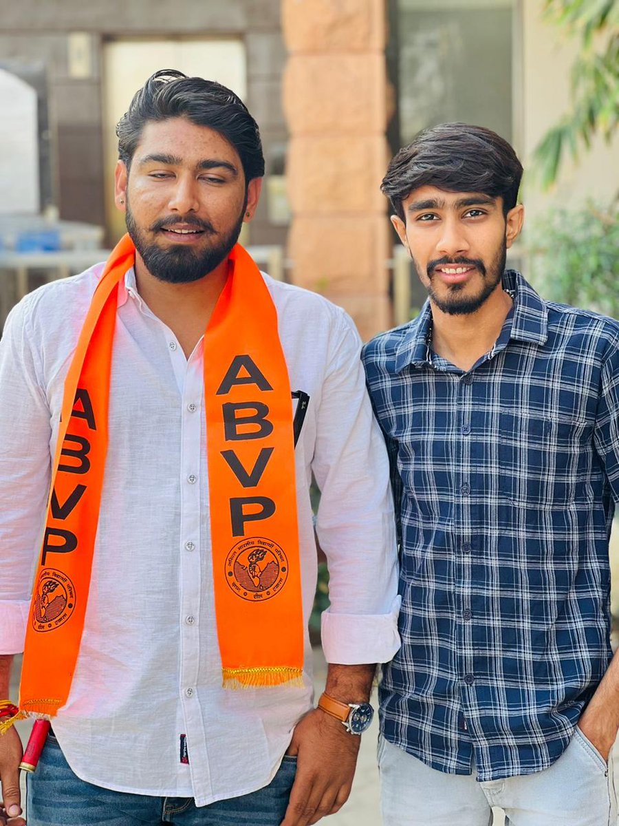 Yash_sharmaa's tweet photo. बड़े भाई साहब युद्धिस्तर भाटी को जोधपुर महानगर सह मंत्री का दायित्व मिलने पर हार्दिक बधाई। #abvp https://t.co/Q2f1qtATRK