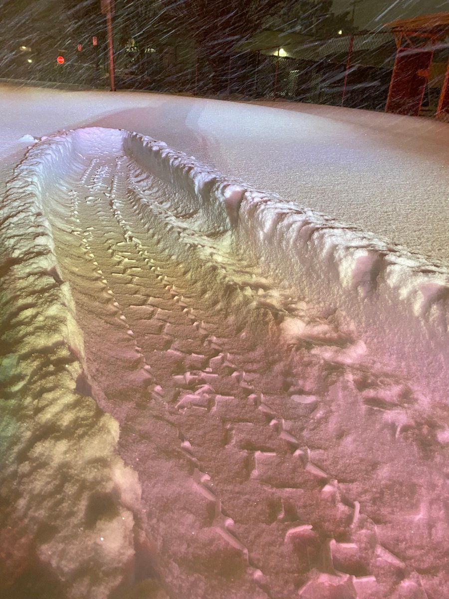 Lots of snow on the roads this morning. If you can, it’s best to stay at home. #yyjtraffic