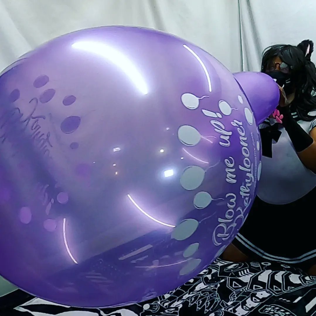 KikyuuTheNeko's tweet photo. This view is so cute of me playing with this  purple  KTY 26" X 36" long neck balloon. Can't wait to blow it up even bigger next time.

#Balloons #femboy #sissy #neko #genderfuild #latex  #bigballoon #longneckballoon #balloonkink #looner  #loonercommunity https://t.co/OBHuQHWs7N