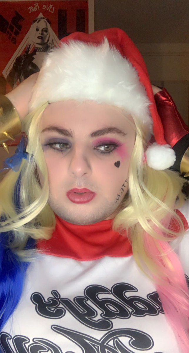 KaneleeHedley2's tweet photo. Day 1/5 of Christmas makeup Harley Quinn #christams #HarleyQuinn #xams #FYP #gay #lgbt #Like #tiktok https://t.co/PePS90qkVY
