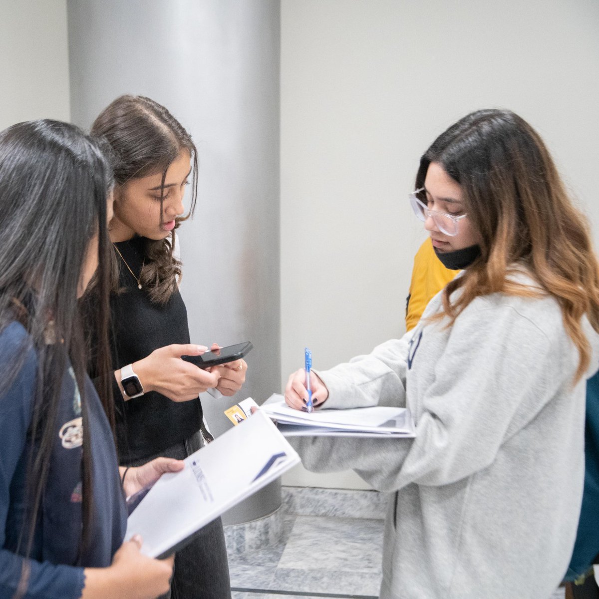 summeratlums's tweet photo. Take a look at our Winter School 2022 orientation session, where we welcomed our participants, got to know each other through ice-breaking activities, took a tour of the LUMS campus, attended the networking session, and had a great time! #lums #WinteratLUMS https://t.co/O5ZB4tDZk9