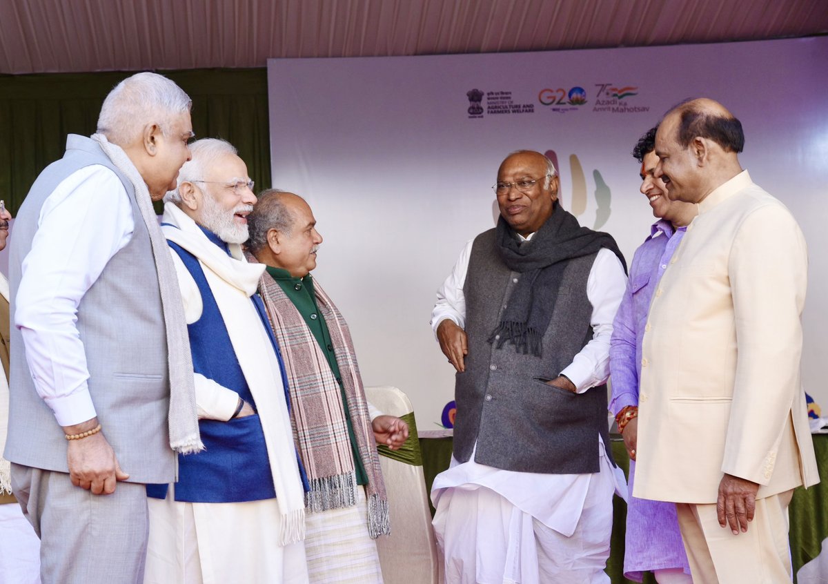 संसद भवन परिसर में <a href="/AgriGoI/">Agriculture INDIA</a> की ओर से आयोजित मिलेट फूड फेस्टिवल 'मिलेट-ओनली' मे सम्मिलित हुआ। पौष्टिकता से भरपूर मिलेट्स स्वास्थ्य तथा रोग प्रतिरोधक क्षमता को बेहतर बनाते हैं। इनके उपयोग को प्रोत्साहित करने के मंत्रालय के प्रयास प्रशंसनीय हैं।
#InternationalYearOfMillets