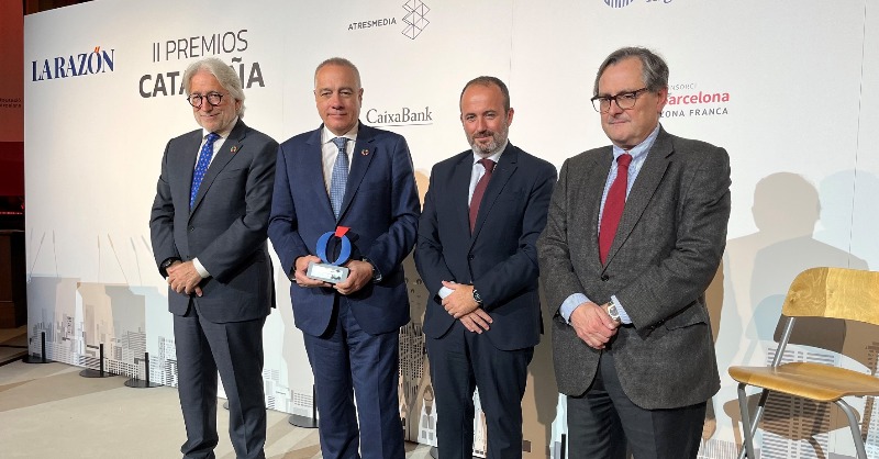 ConsorciZF's tweet photo. La 2ª edición de los #PremiosCataluña entregados por @larazon_es galardonaron anoche nuestro ecosistema @DFactoryBCN con el premio al Mejor Centro Tecnológico. @pere_navarro, nuestro delegado especial del Estado recibió este reconocimiento. Toda la información en la noticia: