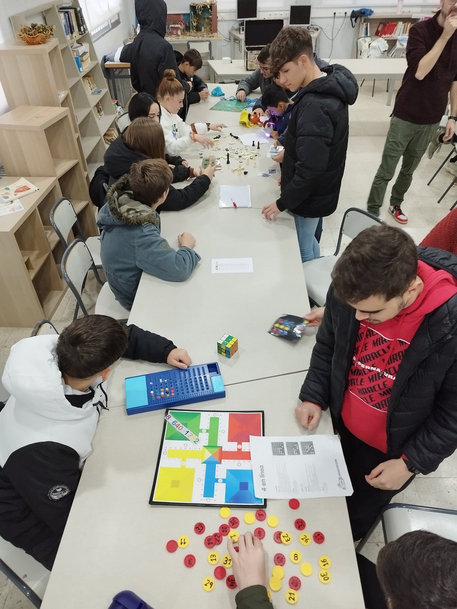 LMatosCom's tweet photo. Serán capaz de escapar??? @IesSuarez #hallescape https://t.co/SzpzmyR9uU
