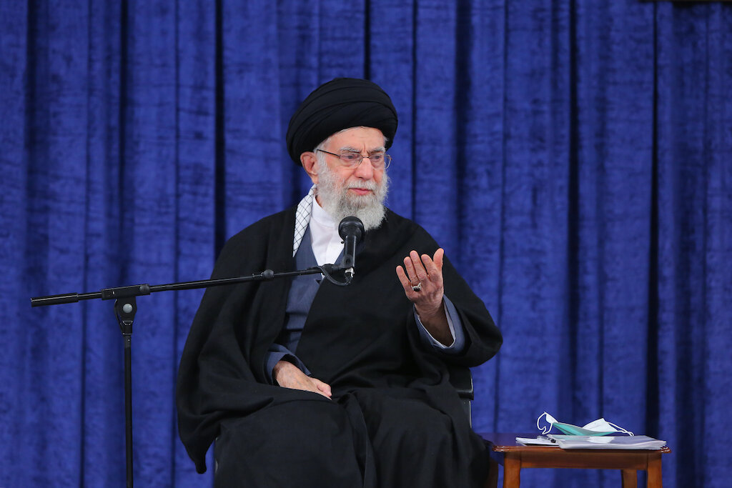 Today #Iran's supreme leader met with families of those killed in the Shahcheragh attack, absurdly accusing the U.S. of being partners with #ISIS in this attack. Khamenei says this as his people are in the streets likening the IRGC to #ISIS. #MahsaAmini english.khamenei.ir/news/9353/In-S…