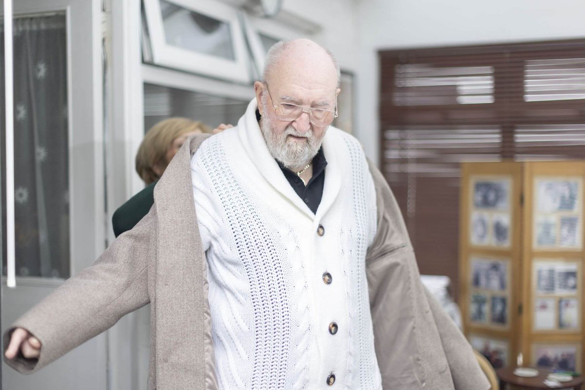 Getting help is a big subject. No one likes to be confronted with the realities of growing older. The truth is that getting help can make life easier and more comfortable for people, it can actually give back independence and confidence. goodoakshomecare.co.uk/how-to-help-fa…