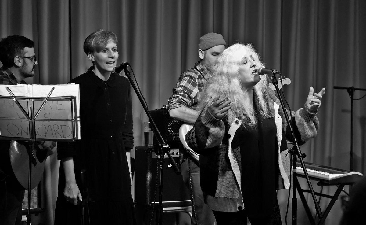 Aleatorus's tweet photo. A few of my photos from the excellent TeaAndOrangesSS @owlserviceband @ODonnellAlison & friends gig at @TwentyOne_South on Saturday. Am really hoping this will become an annual event :)
#folk #owlservice #Southend https://t.co/eCQkKRevQu