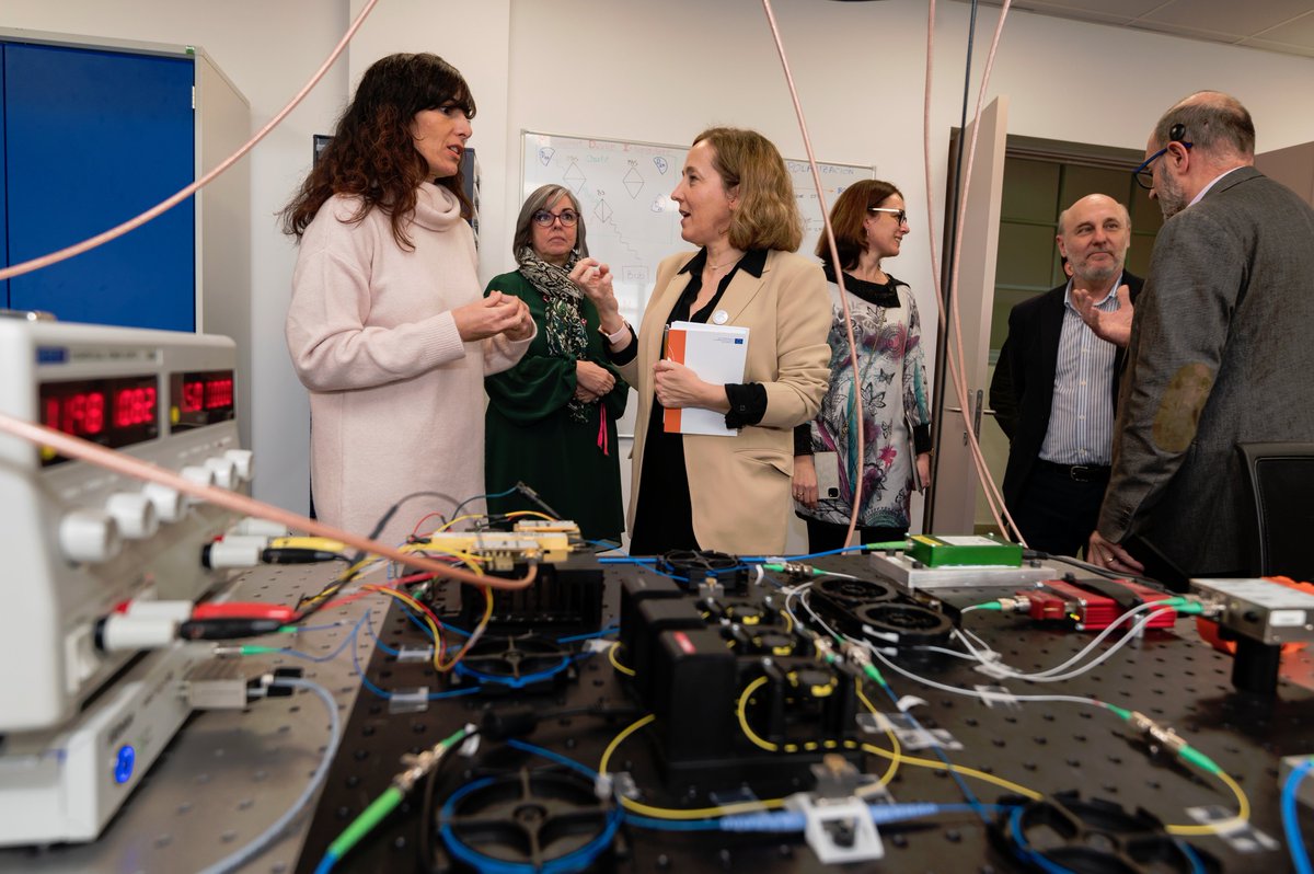 ITEFI_CSIC's tweet photo. Agradecemos la visita de @delPinoE, Presidenta del @CSIC, @ChemaMartell, #VICYT, Ana Castro, #VATC, Ignacio Gutiérrez, Secretario Grl, Isabel Mtnez, Gabinete de Presidencia y Marina Villegas representando a la delegación de Madrid. Vuestro interés y cercanía son un gran estímulo. https://t.co/VUCfV6fi9G