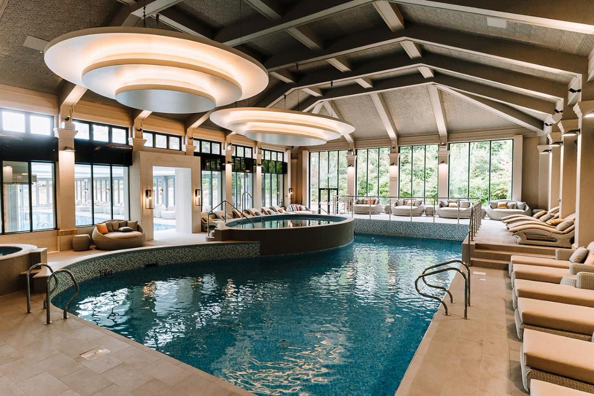 Morning I have <a href="/champneys/">Champneys</a> ⁩gift voucher (worth £500)  to give away to  a unsung hero as a thank you holiday at one of their spas. Tweet me your recommendations nominate different types of heroes who deserves a little treat &amp; why. Use #FrankBrunoknockoutgift