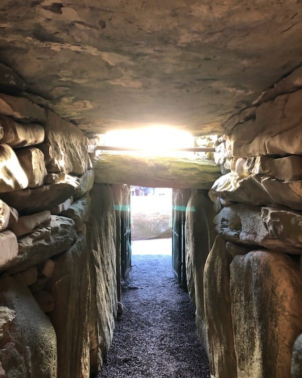 opwireland's tweet photo. What an amazing Winter Solstice sunrise experience this morning at Newgrange. Check out these amazing photos taken inside the chamber by one of our lucky Solstice winners Kieran Sheedy☀️ 
#NewgrangeSunrise #WinterSolstice2022 #Sunrise #OPW #HeritageIreland https://t.co/mHESBTUEEY