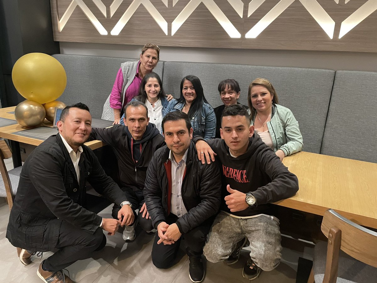 Lo más valioso de una empresa, es su equipo de trabajo; por eso siempre merecen lo mejor! Agradecidos, compartimos una cena muy agradable y comentamos momentos de alegrías, tristezas e impases que vivimos este año, pero que logramos superar, y salir adelante. 
#Navidad