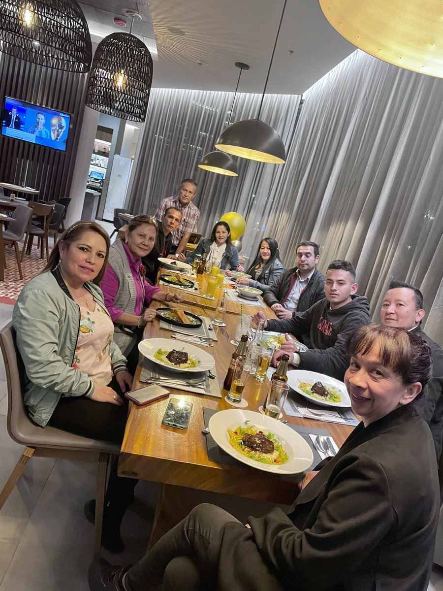 cleanshopdry's tweet photo. Lo más valioso de una empresa, es su equipo de trabajo; por eso siempre merecen lo mejor! Agradecidos, compartimos una cena muy agradable y comentamos momentos de alegrías, tristezas e impases que vivimos este año, pero que logramos superar, y salir adelante. 
#Navidad https://t.co/WvacnqbD8L
