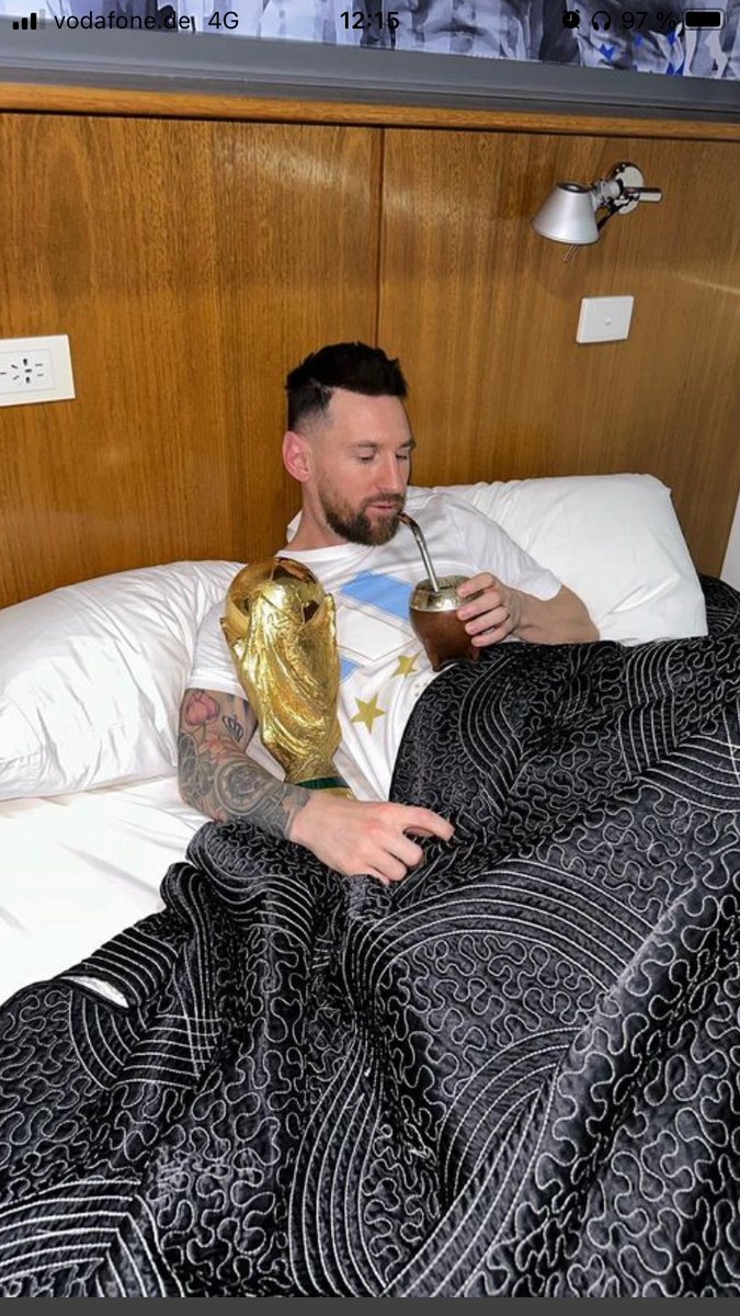 Que Orgullo que este hombre sea Argentino. Hoy celebramos tu simplicidad, tu talento y tu perseverancia :) Gracias LIONEL por ser como sos :) Y a todos esos geniales jugadores de la selección Nacional ♥️♥️♥️♥️