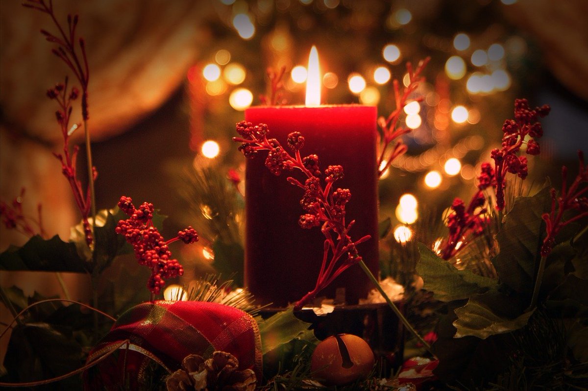 RAEinforma's tweet photo. Consultas de la semana | ¿Se escribe «Adviento» o «adviento»?

Los nombres de los periodos litúrgicos o religiosos se escriben con mayúscula: «el Adviento», «la Semana Santa», «la Pascua». También se escribe con mayúscula, pues, en «corona de Adviento» o «calendario de Adviento». https://t.co/ekUlGVNC7v