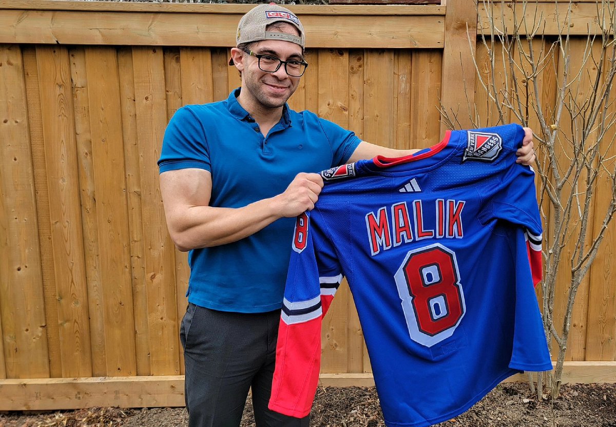 The__Cack's tweet photo. In all his glory MAREK MALIK! If it makes any difference @AdamWylde, ur not the 1st person I've dissapointed. @JesseBlake, @Steve_Dangle - I request the HIGHEST OF FIVES! Your turn. Adam, remind me your jersey size. Medium?
#MemeInvestment #hockeytwitter
$450 for a freaking meme! https://t.co/6kxWfRXmAS