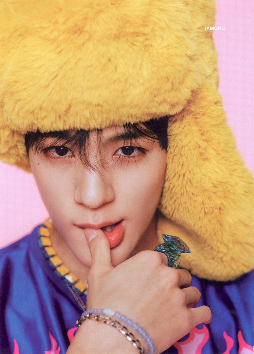 paige-on-twitter-the-album-pics-are-a-little-too-good