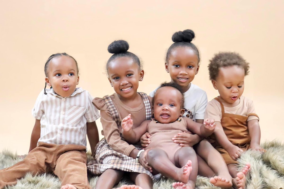 thegoldshabrand's tweet photo. im havin two sets of twins on da low. all yall look alike. https://t.co/urZAKD10n0