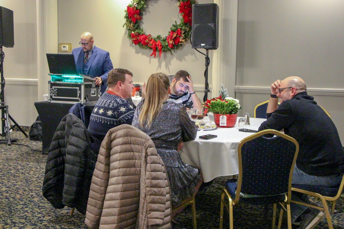 CompressorMetro's tweet image. Another great Holiday party to Remember! 

Special thanks to our Lynn for grabbing those amazing center pieces!

#holidays #red #green #aircompressor #metroair #compressor #dynamiccompressorservice #workfamily #party #celebration