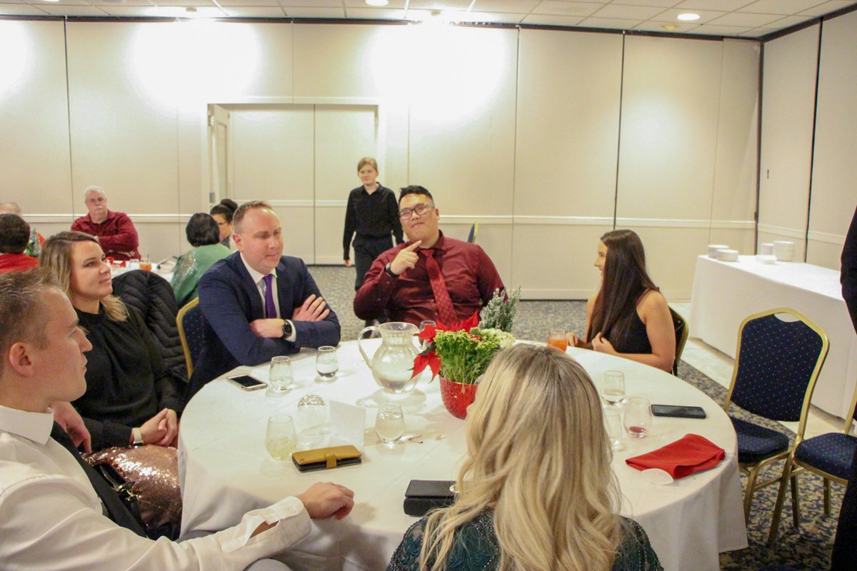 CompressorMetro's tweet image. Another great Holiday party to Remember! 

Special thanks to our Lynn for grabbing those amazing center pieces!

#holidays #red #green #aircompressor #metroair #compressor #dynamiccompressorservice #workfamily #party #celebration