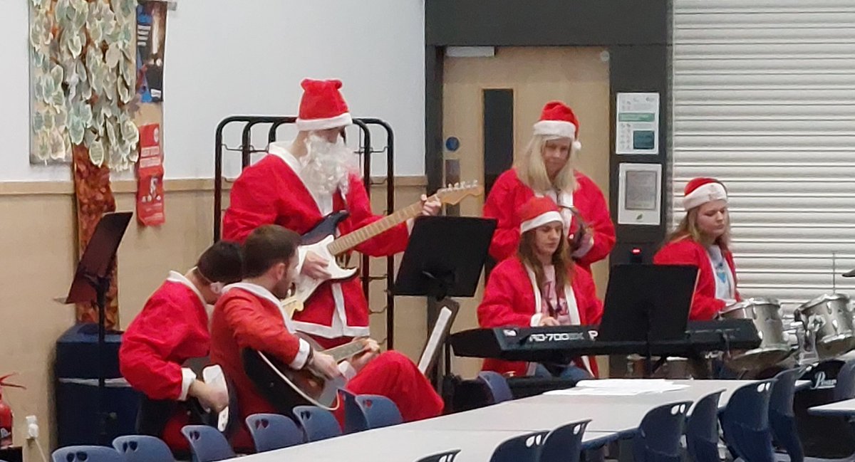 HSPNewbattleHi1's tweet photo. Fantastic end to my 1st term @HSPNewbattleHi1 wishing everyone a very Merry Christmas. Please remember if you're struggling drop me an email at H.gray@midlothian.education as I will be working over the holidays. https://t.co/RqwKH4Zw2i